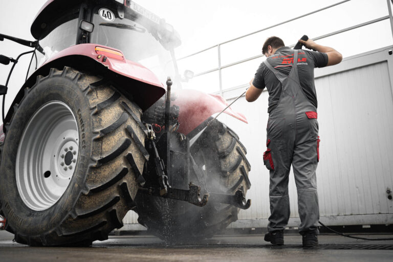 hans-ayrle-landtechnik-reinigung-hochdruckreiniger-traktor