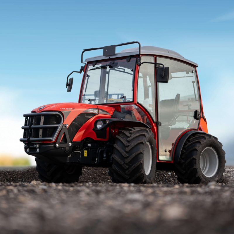 antonio-carraro-hans-ayrle-landtechnik-breite-bereifung-im-schotter